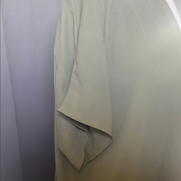 Reitmans Green Cuffed Sleeve Blouse with Notched Collar - Picture 4 of 6